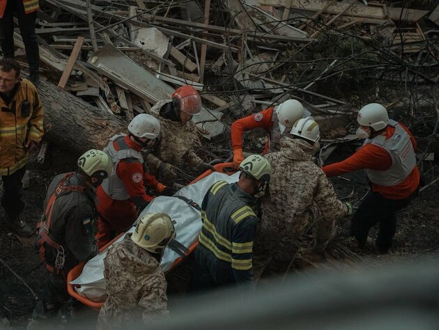 Син, на порятунок якого чекали батьки під час розбирання завалів у Києві, не вижив – ДСНС