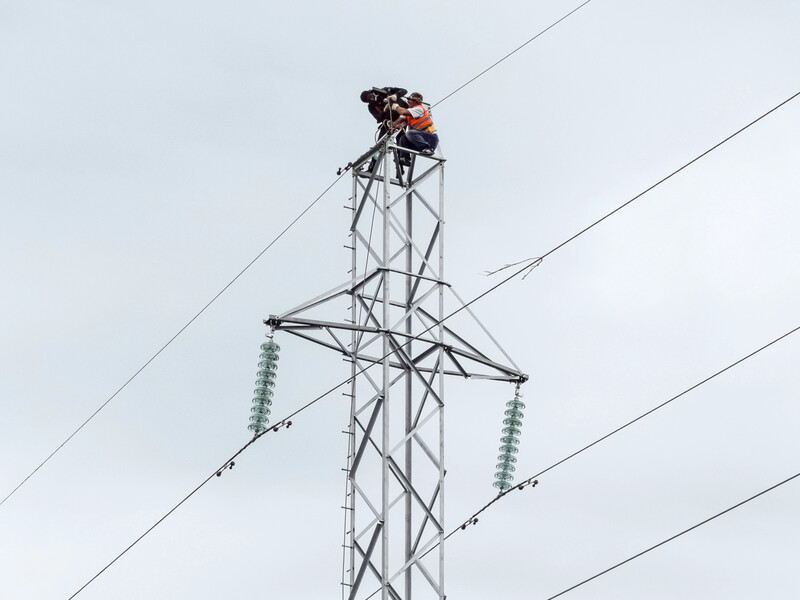 За двое суток ДТЭК вернул свет 11 тыс. семей после вражеских обстрелов