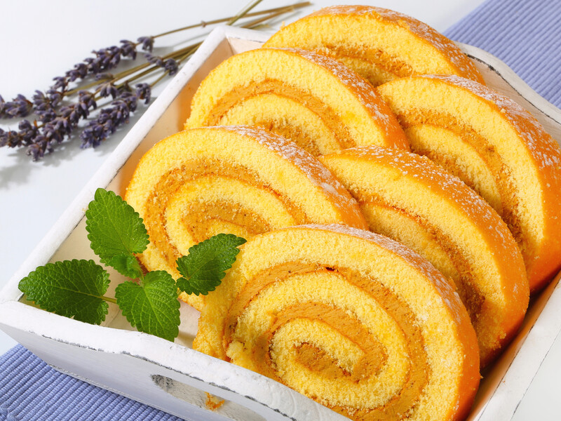 Вкусная домашняя выпечка за 20 минут – это реальность. Рецепт нежного рулета к чаю