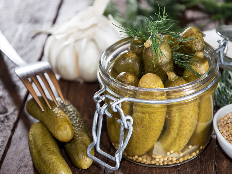 Не заливайте огурцы кипятком – и получите вкус, как у настоящих бочковых