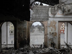 Паламар: После обстрела театра в Мариуполе россияне из минометов били по бежавшим помогать