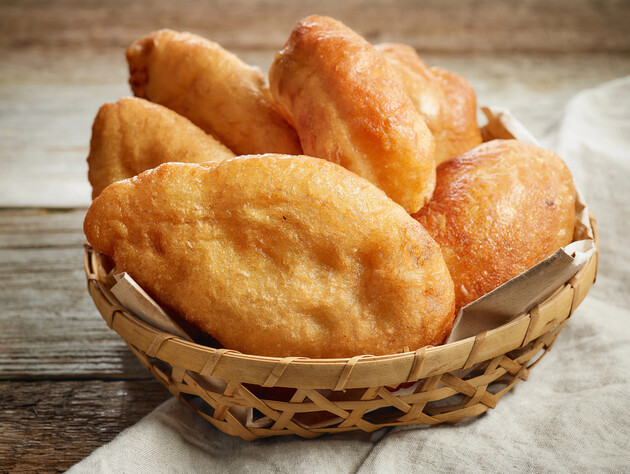 Трішки часу – і гора смачних, неймовірних пиріжків готова. Простий рецепт найкращого тіста