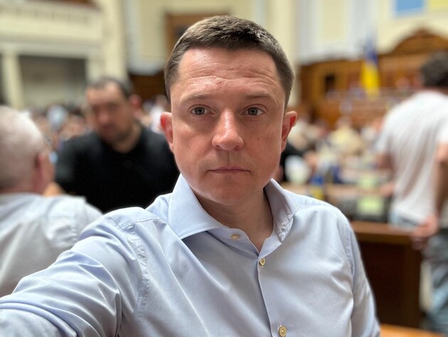 Верховная Рада проголосовала за прекращение полномочий нардепа Довгого