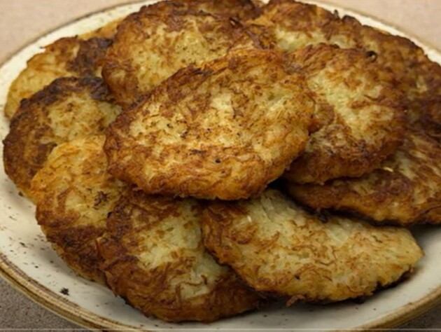 Деруны по этому рецепту всегда получаются вкусные и невероятно сытные. Секрет – в простой начинке