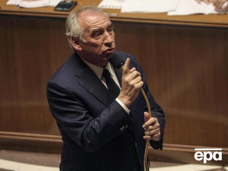 Премьер Франции застрял в истребителе. Видео