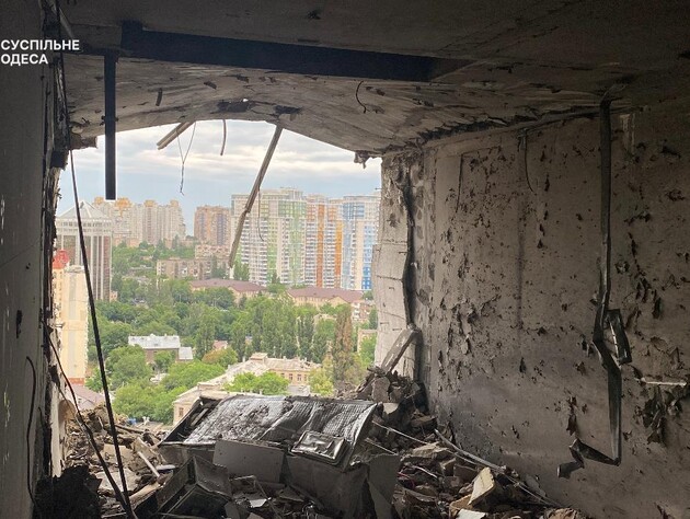 В Одесі після російського удару знайшли тіло загиблого, кількість поранених зростає