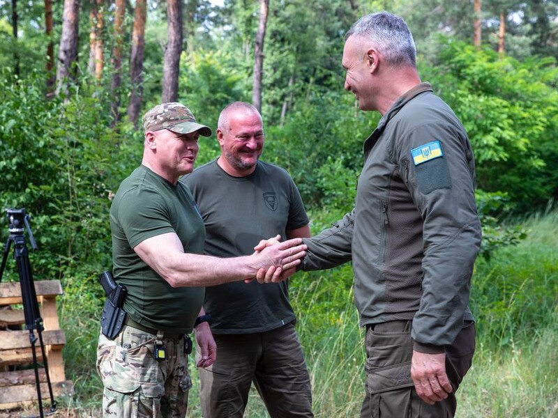 Кличко передал на сложные направления фронта 2300 дронов и системы РЭБ от общины Киева