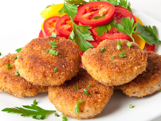 Быстро, легко и очень сочно. Летний рецепт куриных котлет с овощами