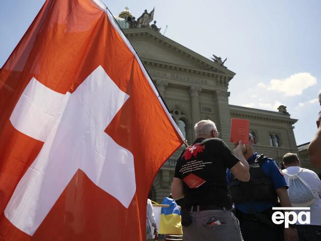 Швейцария может отменить статус защиты для украинских беженцев – СМИ