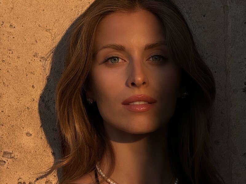 Внучка Ротару показала, как проводит время в ресторане