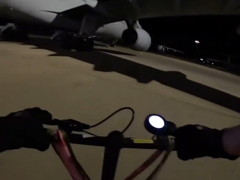 Пропалестинские активисты на скутерах ворвались на британскую авиабазу и повредили самолеты