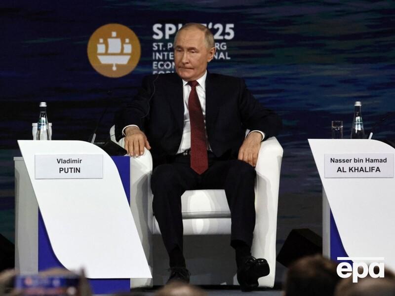 Чутки про смерть економіки РФ перебільшені, вважає Путін. Його ж банкіри кажуть: там "ідеальний шторм"