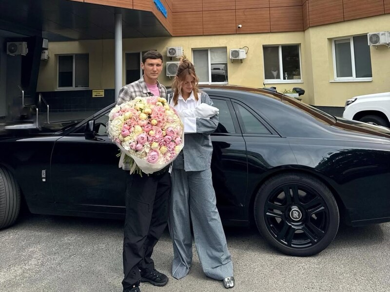 Никитюк родила первенца и показала, как выписывалась из роддома. Фото