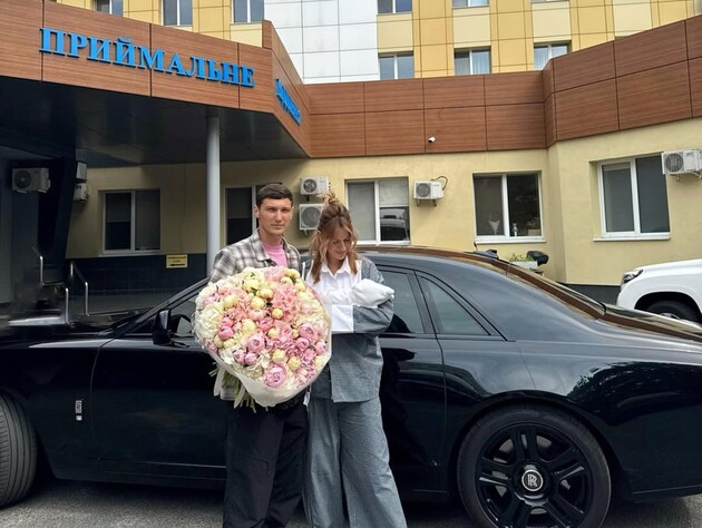 Никитюк родила первенца и показала, как выписывалась из роддома. Фото