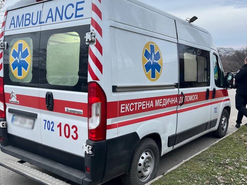 У Харківській області з вікна третього поверху ТЦК випав чоловік