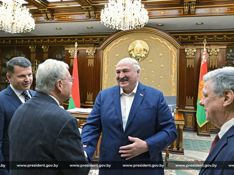 "Шуму ви наробили у світі дуже багато своїм приїздом". Келлог зустрівся в Білорусі з Лукашенком