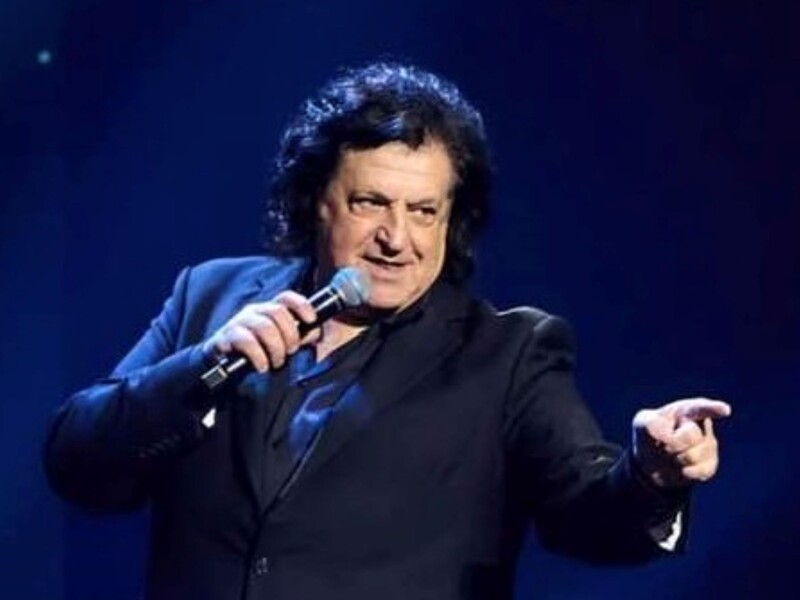 Бобул, який завершив співпрацю із Сандулесою, засвітився з молодою співачкою. Відео