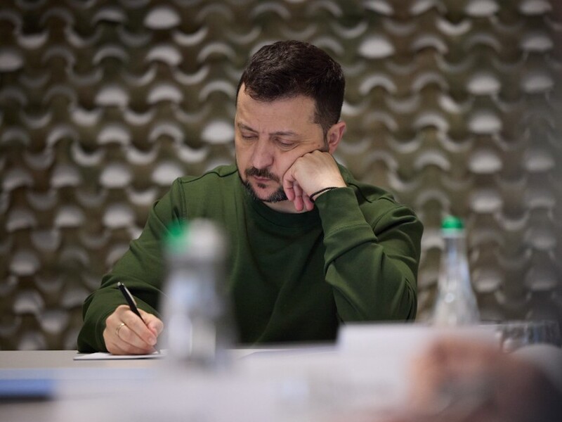 Зеленський ввів санкції проти українців, зокрема нардепа й екснардепа, і осіб із чотирьох країн