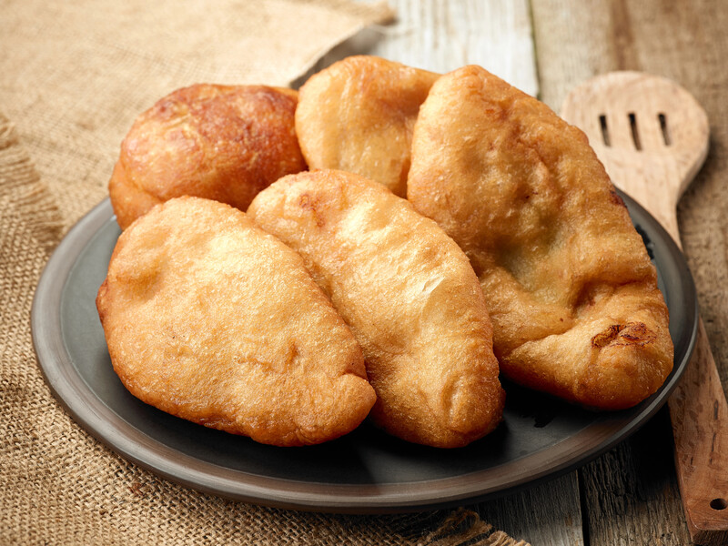 Завдяки цьому тісто для смажених пиріжків вийде легким і пишним. Швидкий рецепт