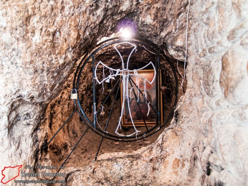 В Сирии террорист-смертник взорвал себя в церкви, его связывают с ИГИЛ. По меньшей мере 20 погибших