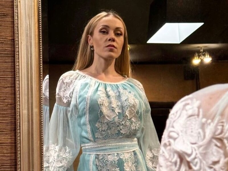 Елена Тополя, чью квартиру разнесла российская ракета, записала эмоциональное видео на фоне горящего дома