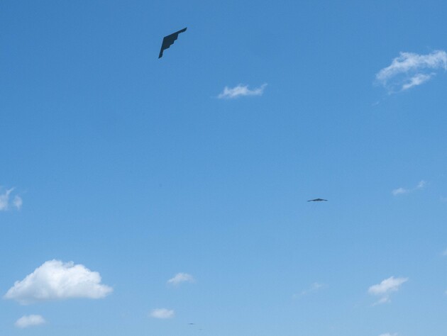 У США показали кадри повернення літаків B-2, які скинули бомби на Іран. Відео