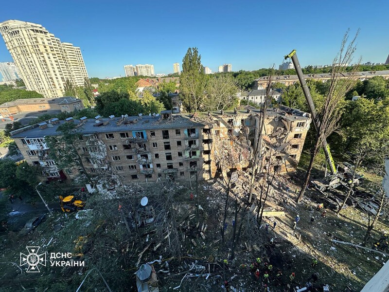 Ракета пробила дом в Киеве до самого подвала – Клименко