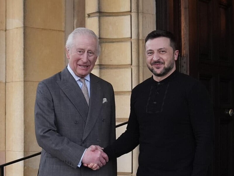 Зеленський, якого критикували за одяг, зустрівся із Чарльзом ІІІ. Образ українського президента