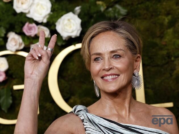 Оприлюднено пікантні фото 67-річної Стоун без бюстгальтера