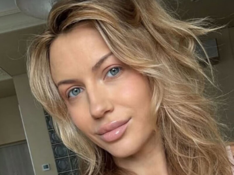 37-летняя Никитюк похвасталась невероятно стройной фигурой спустя неделю после рождения первенца. Фото