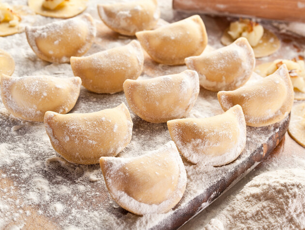 Это тесто на вареники и пельмени самое лучшее. Рецепт для приготовления без хлопот