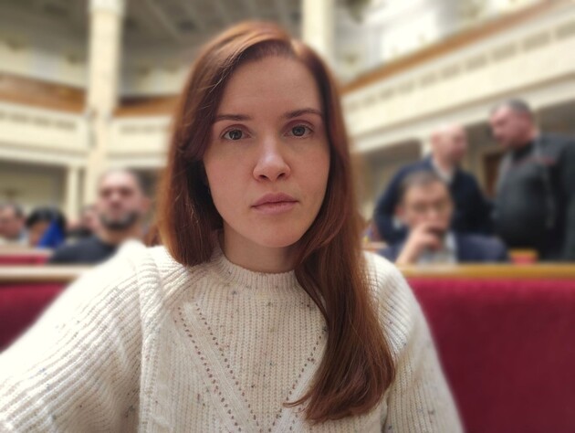 Украинцы собирают Безуглой на психиатра. Нардеп уже отреагировала, а Осадчая задонатила в числе первых 