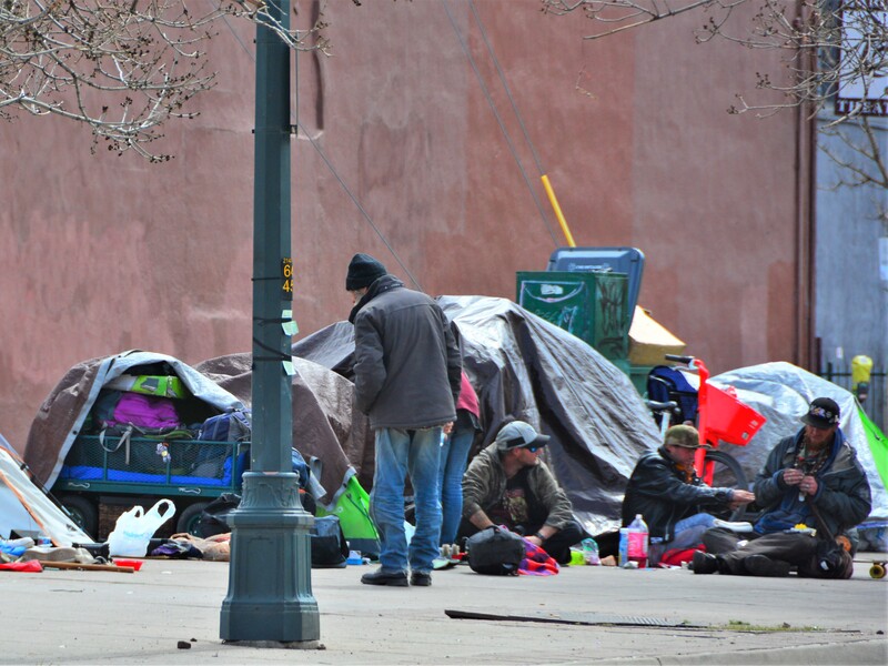 Россияне жестко подрались за еду и чуть не задавили официантов. Видео
