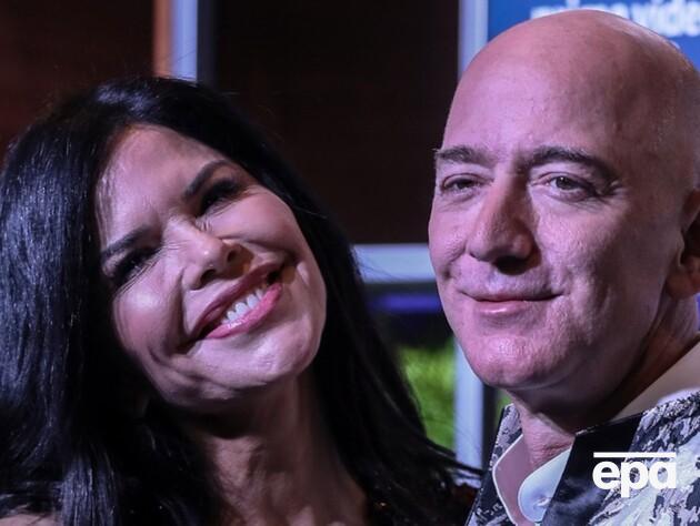 Безос і Санчес напередодні весілля влаштували грандіозну пінну вечірку на яхті за $500 млн. Відео