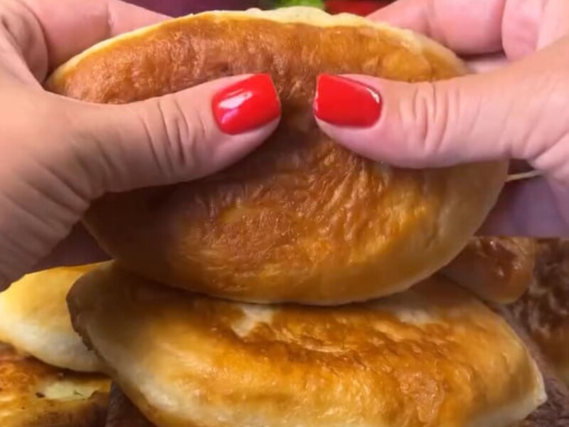 Приготовьте жареные пирожки по этому простому рецепту – они всегда получаются пышные и очень вкусные