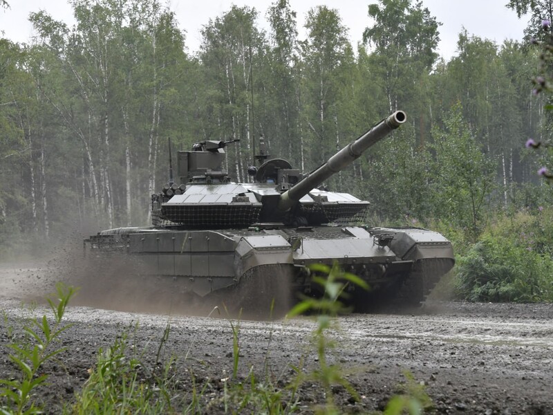 Сотни танков и бронетранспортеров – ежемесячно. В НАТО сделали заявление о мощностях российского ВПК