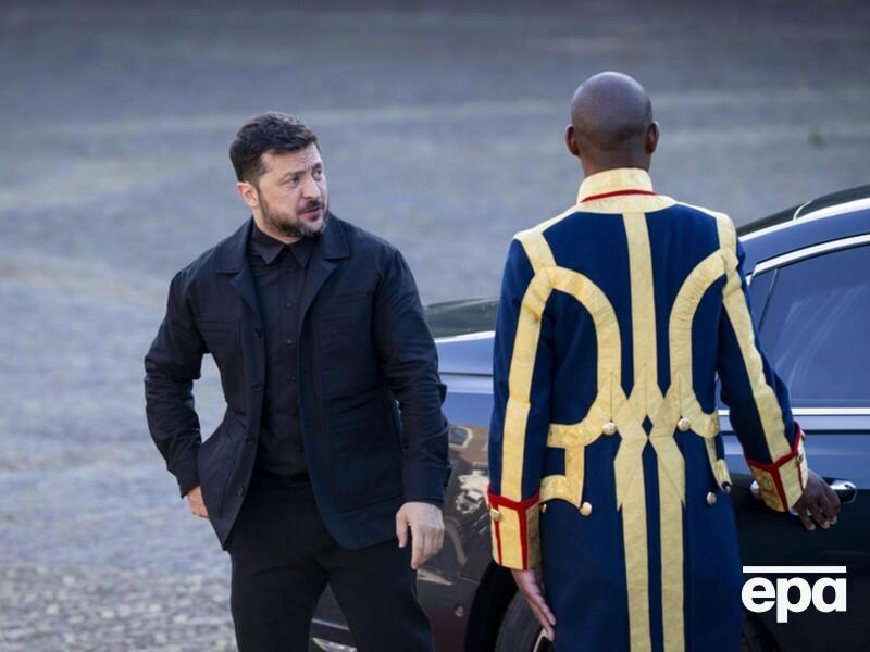 Зеленський приїхав до Гааги в костюмі, який створили спеціально для нього 