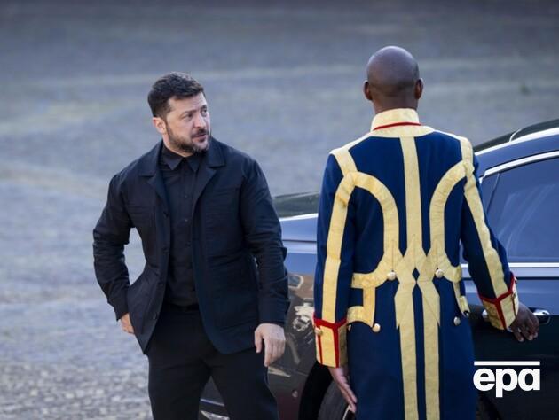 Зеленський приїхав до Гааги в костюмі, який створили спеціально для нього 