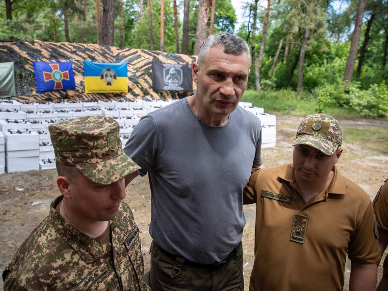Кличко передав двом бригадам Нацгвардії 1,7 тис. дронів від громади Києва 