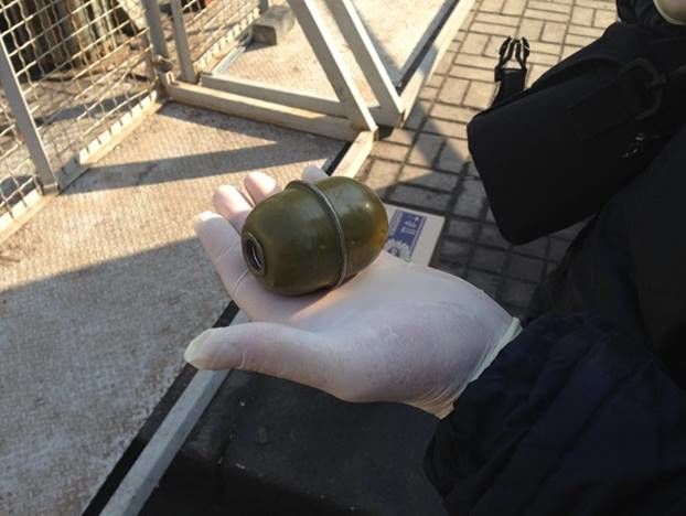 Чоловік у центрі Києва носив у кишені гранату РГД-5 із запалом – поліція