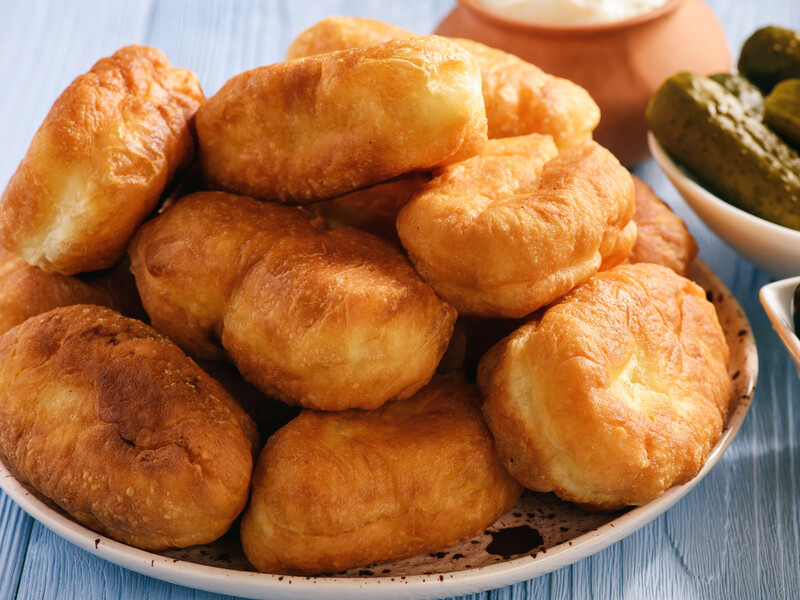 Полчаса – и целая гора вкусных пирожков готова. Простой и быстрый рецепт теста