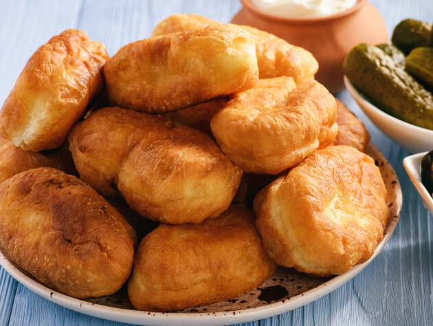 Пів години – і ціла гора смачних пиріжків готова. Простий і швидкий рецепт тіста