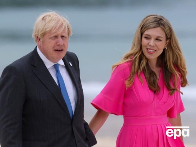 Дружина Джонсона шукає лікаря для своєї півторамісячної доньки, у якої сильний рефлюкс