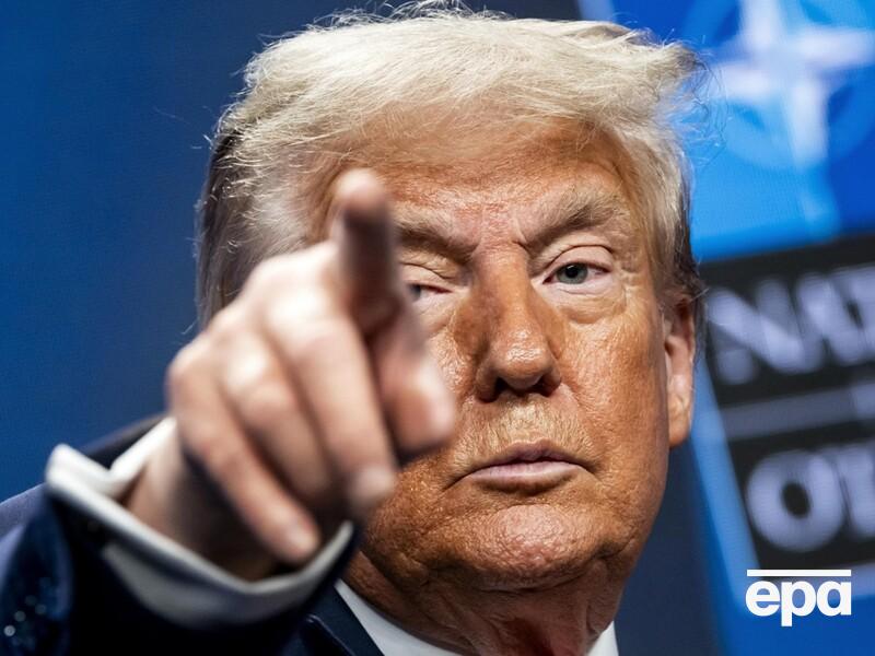 "Немедленно наказать и выбросить, как собаку". Трамп обвинил журналистку во лжи