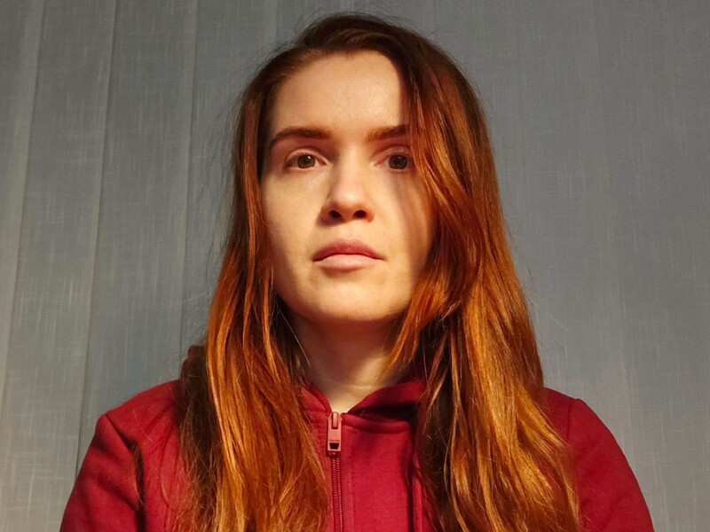 Безугла, якій Тополя, Осадча і Фреймут збирають на психіатра, узяла до рук зброю