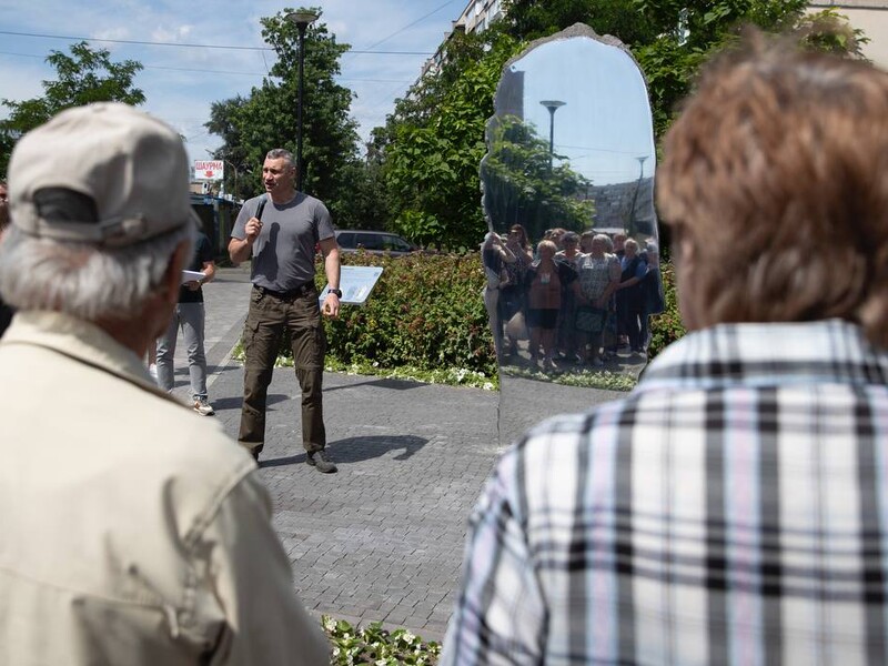 В Киеве на Оболони открыли монумент воинам теробороны – Кличко