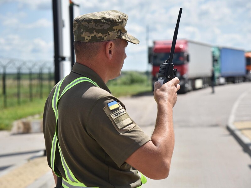 Сезон отпусков. Пограничники указали, на каких КПП скопились очереди на выезд