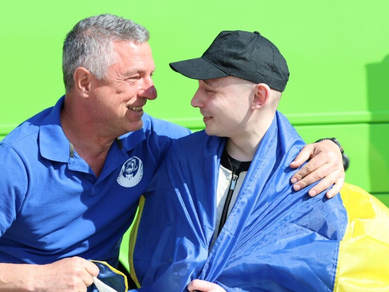 "Меня поддерживала надежда". Появились видео с военными, вернувшимися из плена