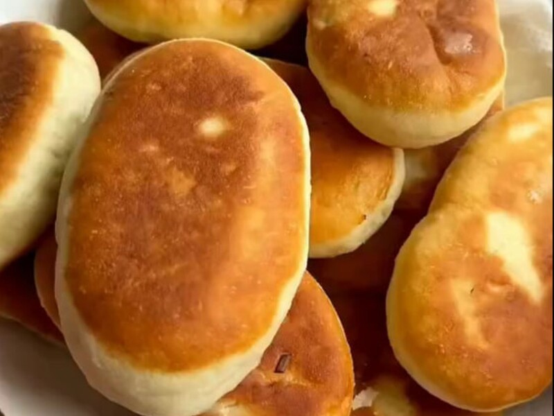 Приготуйте ці м'які й пухкі смажені пиріжки. Рецепт заварного тіста