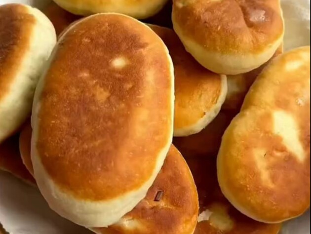 Приготуйте ці м'які й пухкі смажені пиріжки. Рецепт заварного тіста